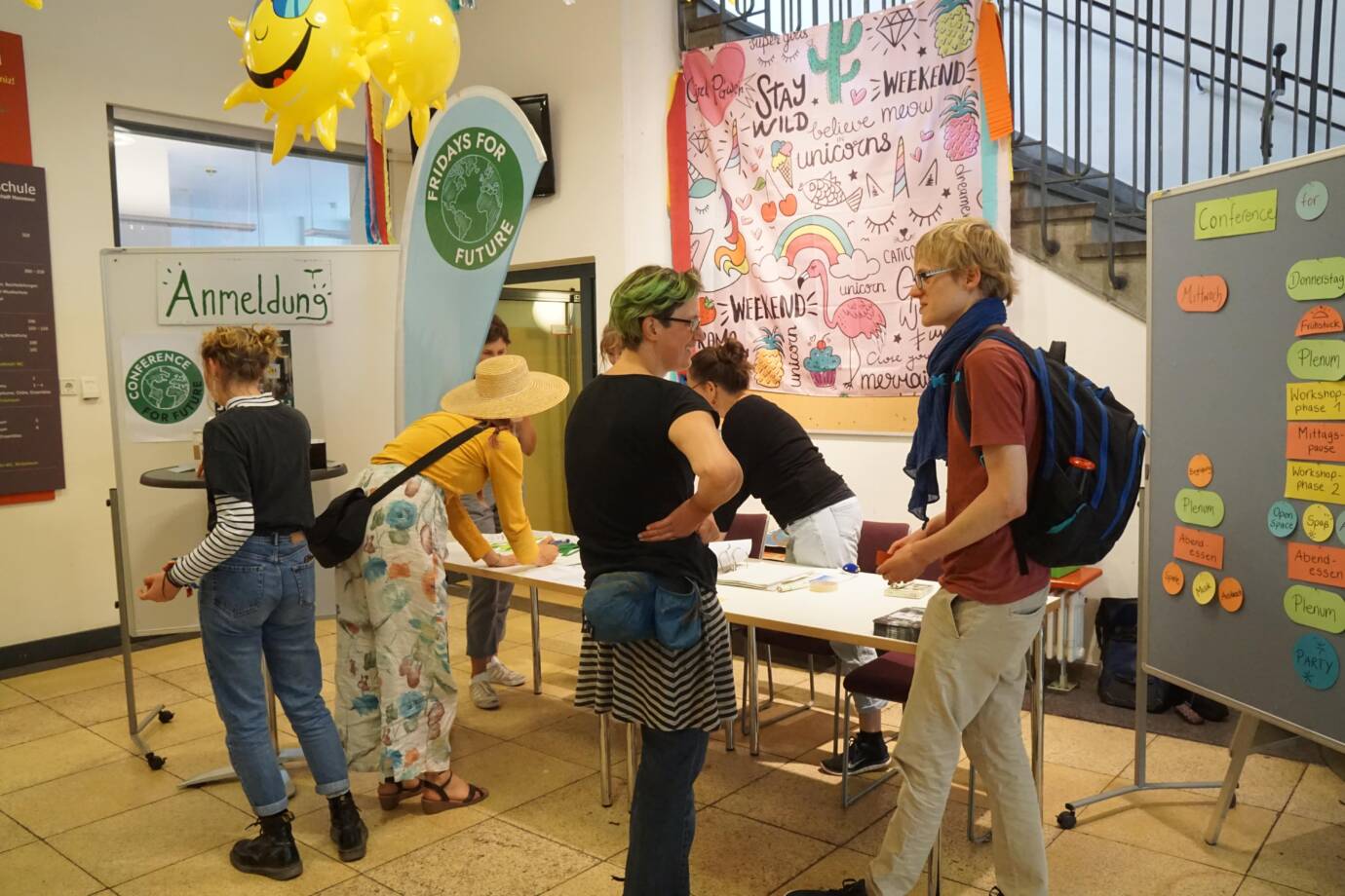 Personen beim Anmelden zu Fridays for Future Event