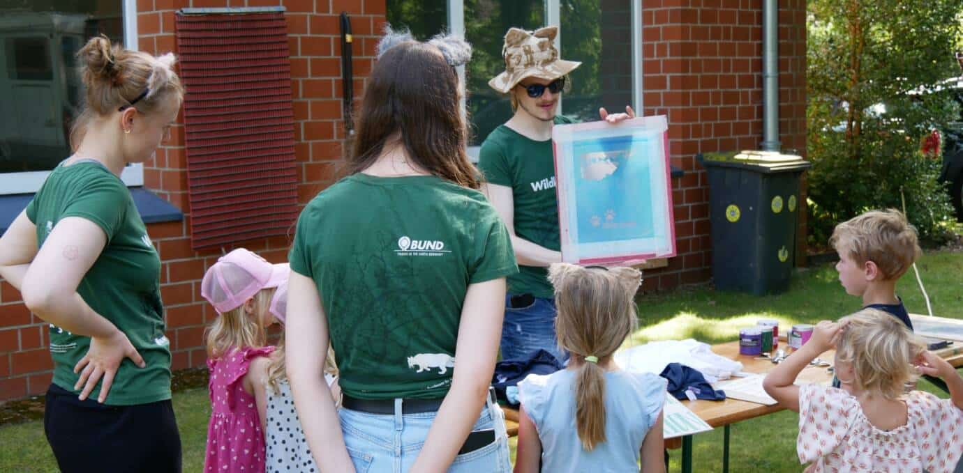 Aktivität im Freien mit Kindern und Erwachsenen